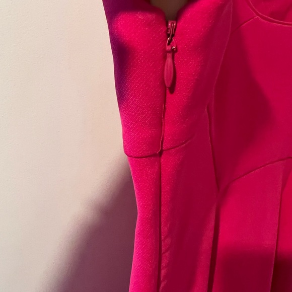 DVF MYLA Bodycon dress Sz. 6 in Dragon Fruit CLASSIC! *MSRP: $348+tax - Picture 9 of 9